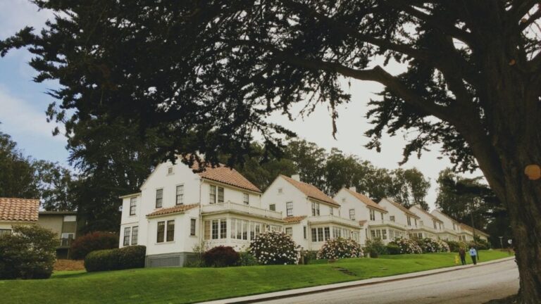 Houses Nicola Tolin Unsplash 1024x576