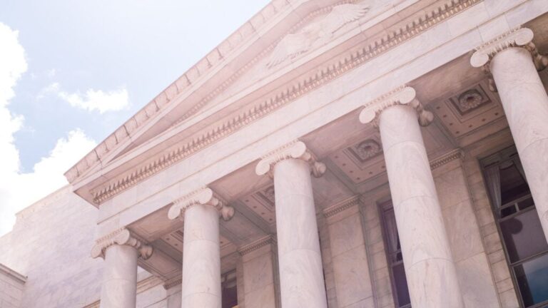 SupremeCourt Katie Moum Unsplash 1024x576